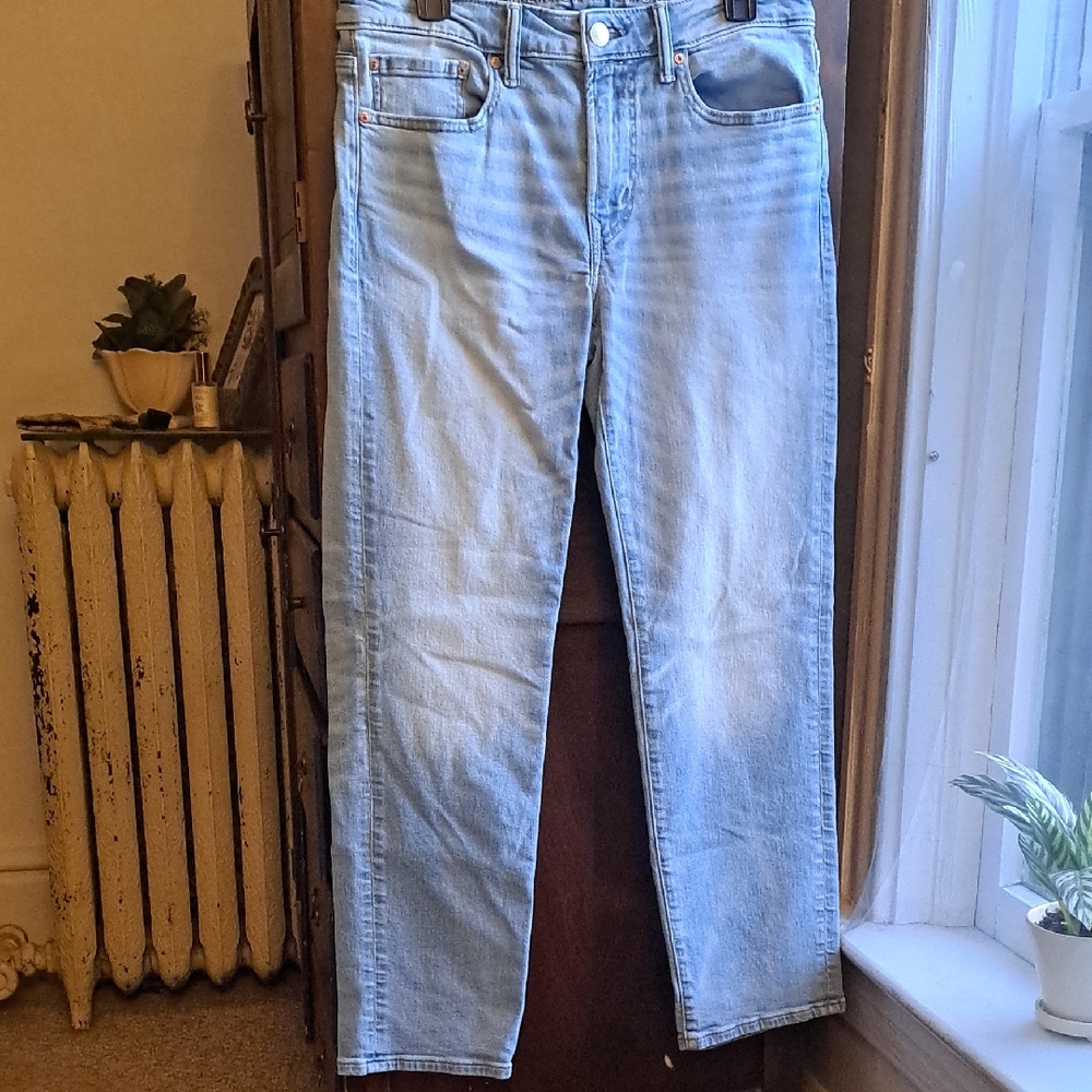American Eagle Outfitters Men's Size 31/30 Light Wash Airflex + Blue Jeans